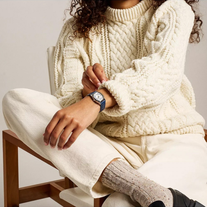 Дамски ръчен часовник с кварцов механизъм - корпус от Стомана - Естествена кожа - цвят Шампанско