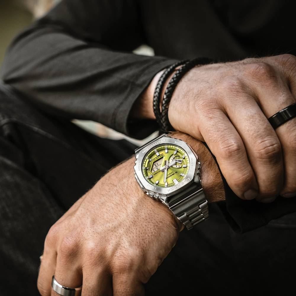 Casio GM-2110D-3AER G-Shock - Унисекс ръчен часовник с кварцов механизъм - корпус от Стомана - Стоманена верижка - цвят Сребрист