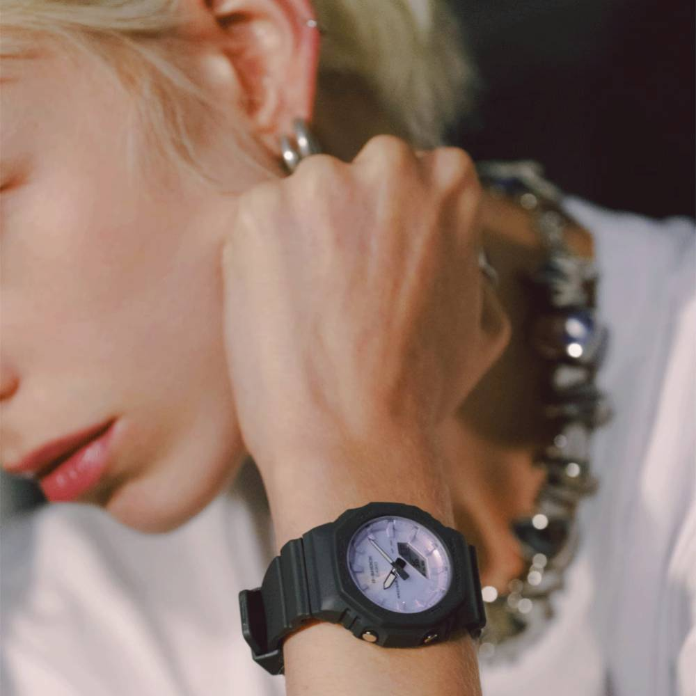 Casio GMA-P2100PC-1AER G-Shock - Унисекс ръчен часовник с кварцов механизъм - корпус от Полимер - Полимер - цвят Седеф