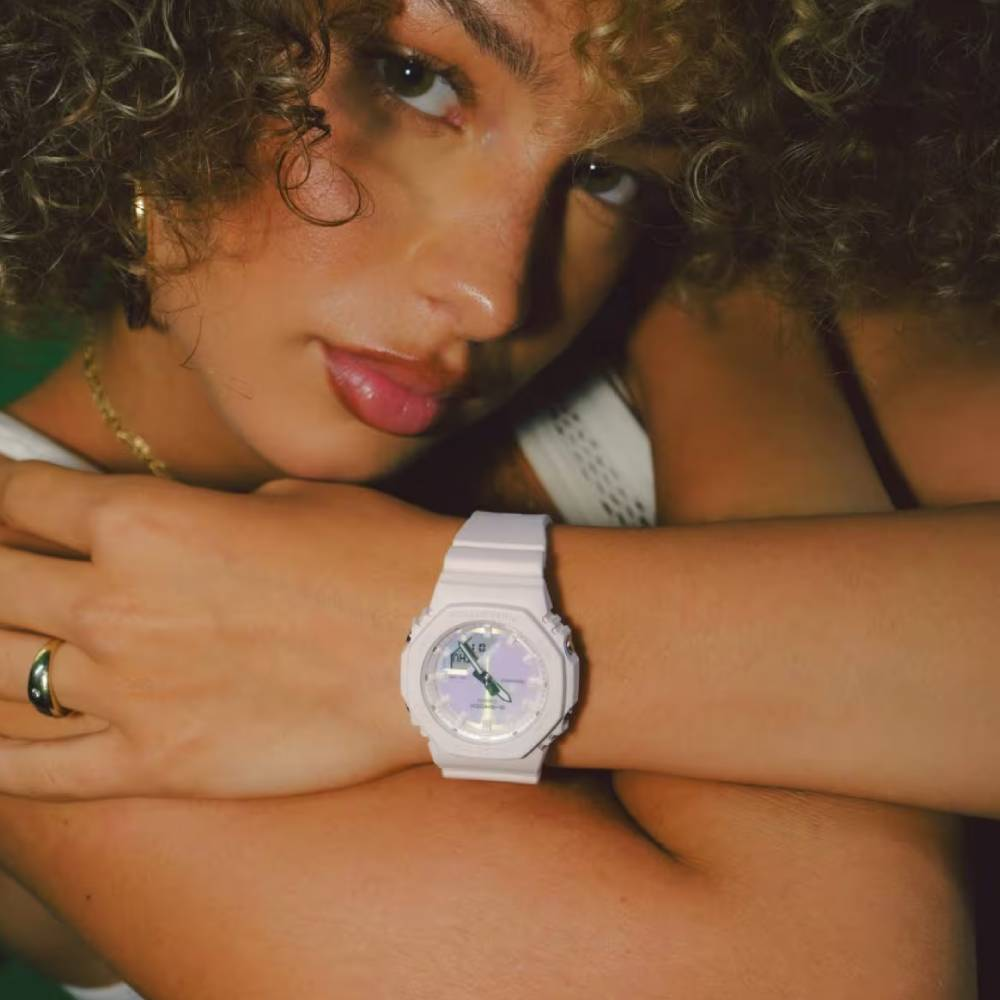 Casio GMA-P2100PC-4AER G-Shock - Унисекс ръчен часовник с кварцов механизъм - корпус от Полимер - Полимер - цвят Седеф