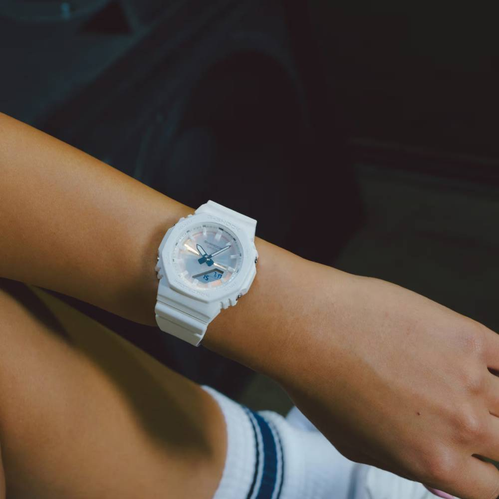 Casio GMA-P2100PC-7AER G-Shock - Унисекс ръчен часовник с кварцов механизъм - корпус от Полимер - Полимер - цвят Седеф