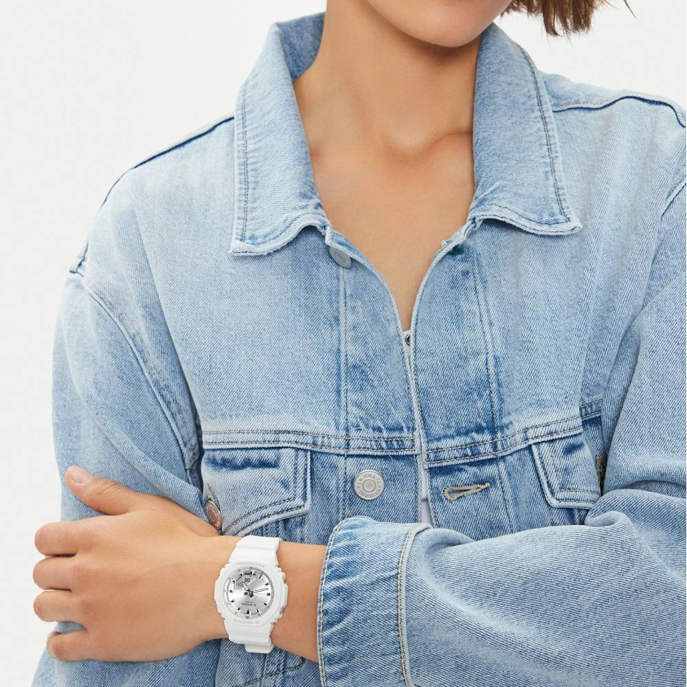 Casio GMA-P2100VA-7AER G-Shock - Унисекс ръчен часовник с кварцов механизъм - корпус от Полимер - Полимер - цвят Сребрист