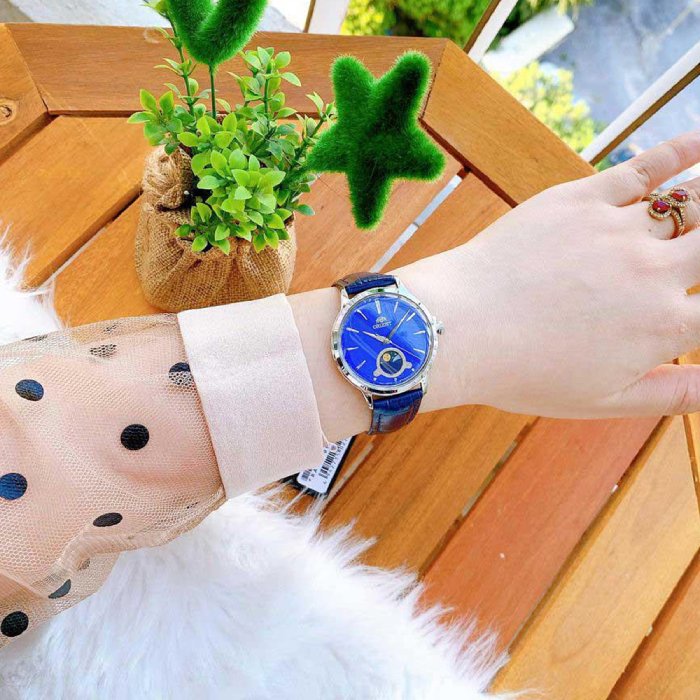 Дамски ръчен часовник с кварцов механизъм - корпус от Стомана - Естествена кожа - цвят Син